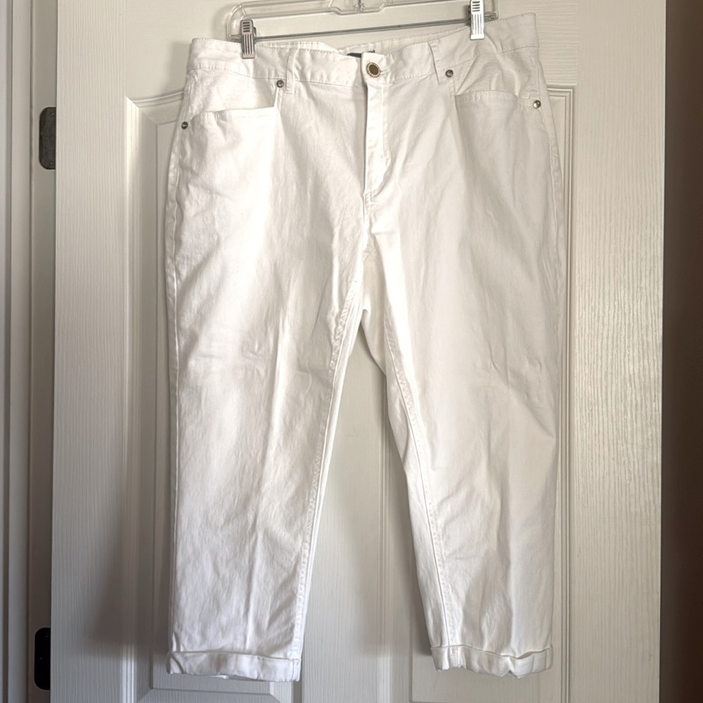 White denim cropped pants 
New Directions 16 W